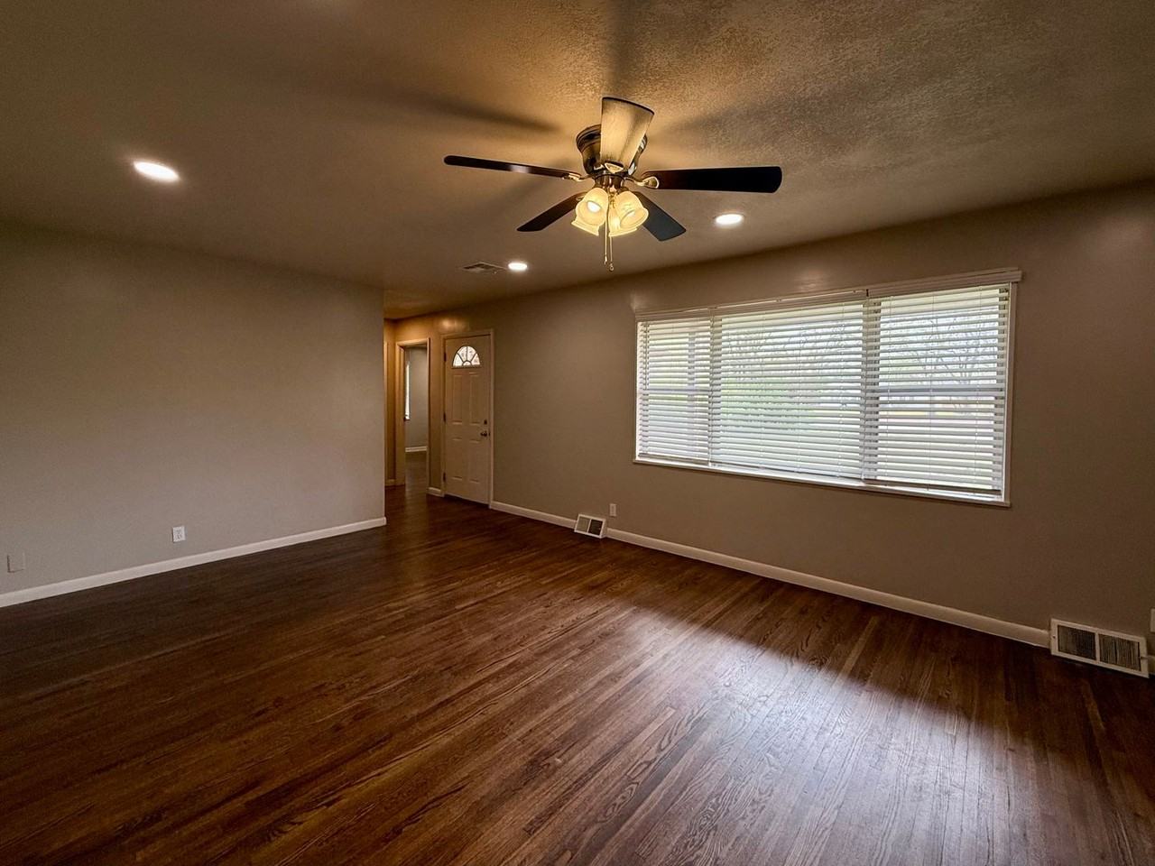 5762 N Armstrong St - Photo 2 of 26