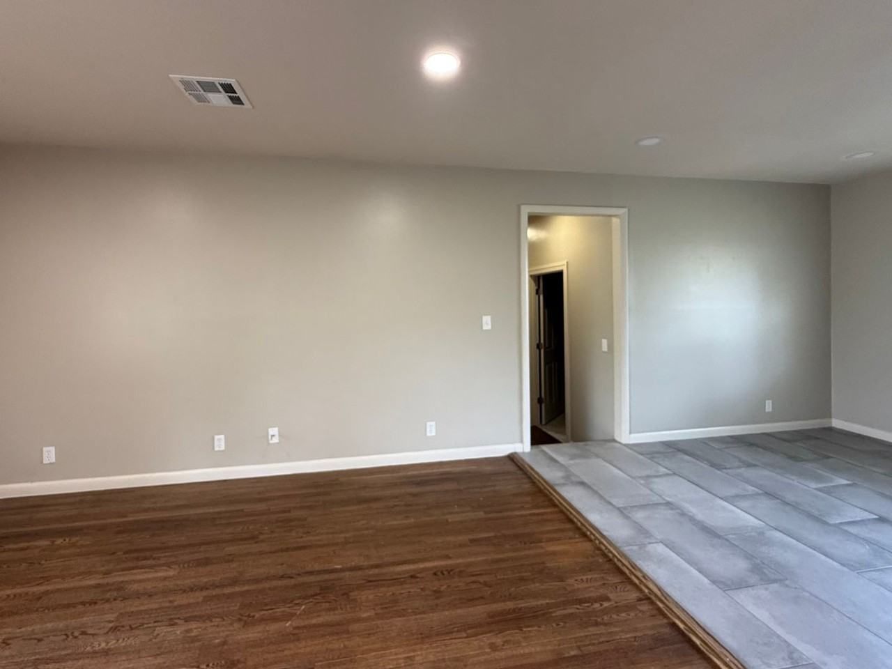 5762 N Armstrong St - Photo 3 of 26