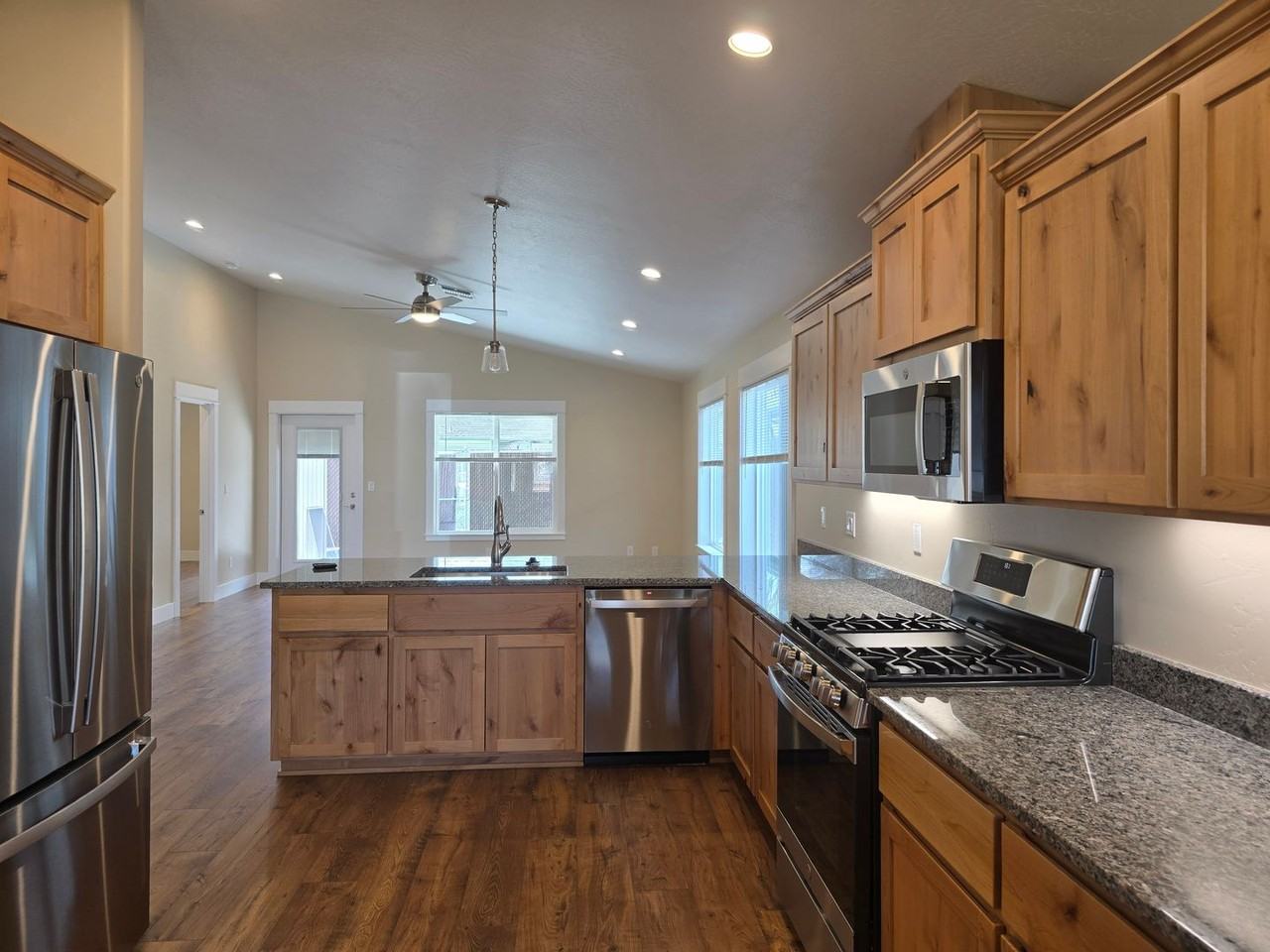2941 Naples Dr - Photo 4 of 23
