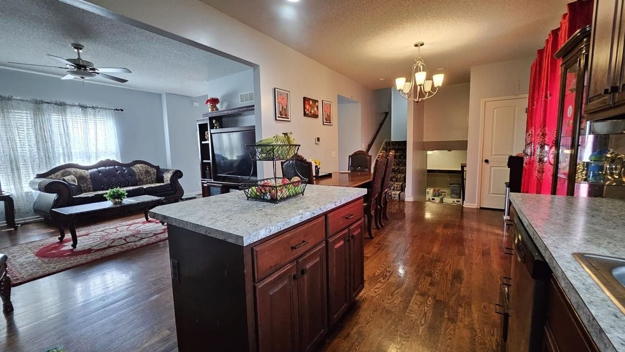 1810 N 58th St - Photo 3 of 21