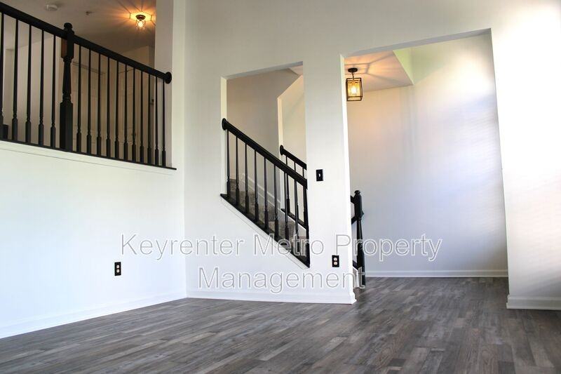 1005 Treeland Way - Photo 3 of 44