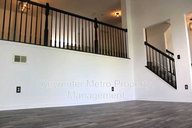 1005 Treeland Way - Photo 4 of 44