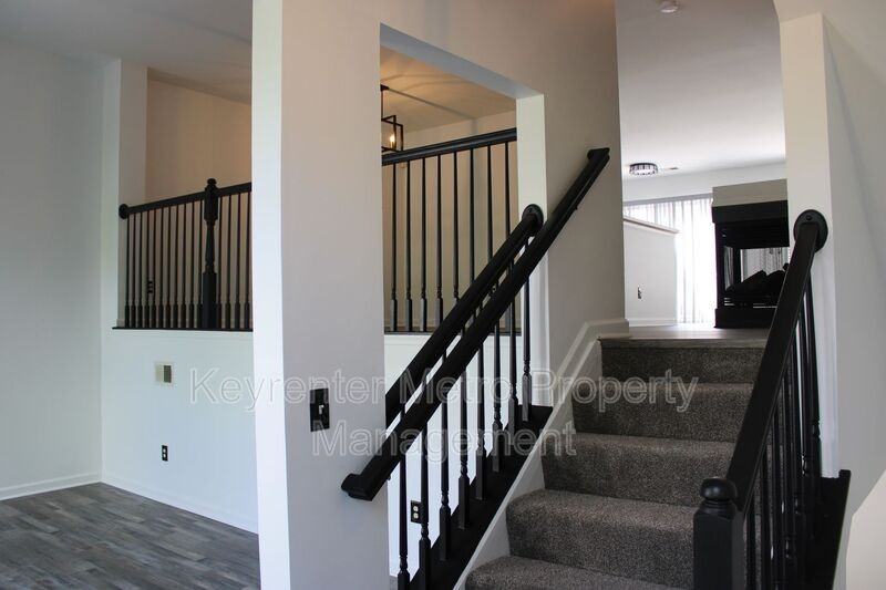 1005 Treeland Way - Photo 5 of 44