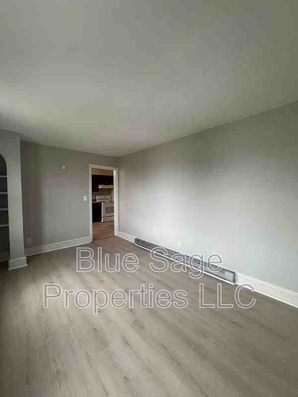 621 W 7th St #4 - Photo 6 of 18