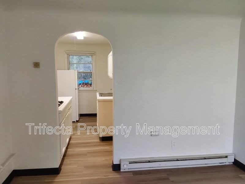 103 1/2 E Stuart St - Photo 3 of 8