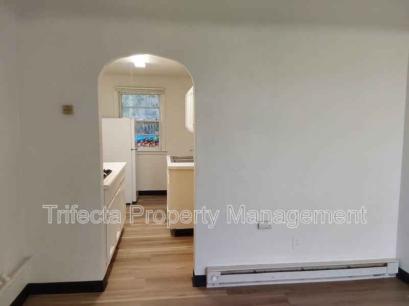 103 1/2 E Stuart St - Photo 4 of 8