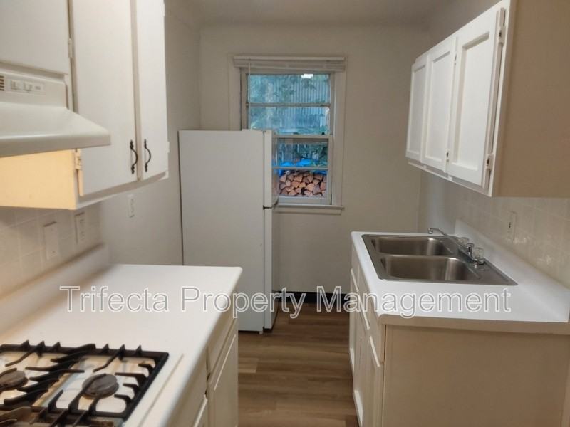 103 1/2 E Stuart St - Photo 5 of 8