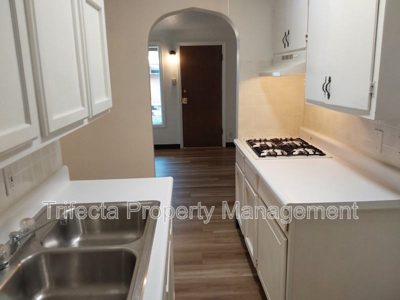 103 1/2 E Stuart St - Photo 6 of 8