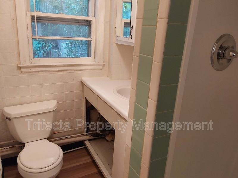 103 1/2 E Stuart St - Photo 7 of 8