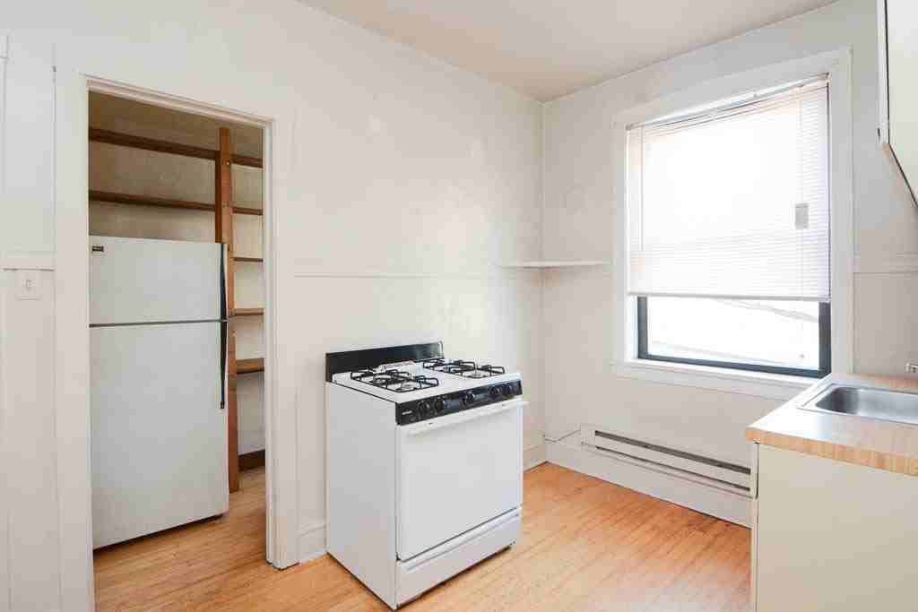 OAK + DEMPSTER #2F - Photo 2 of 20