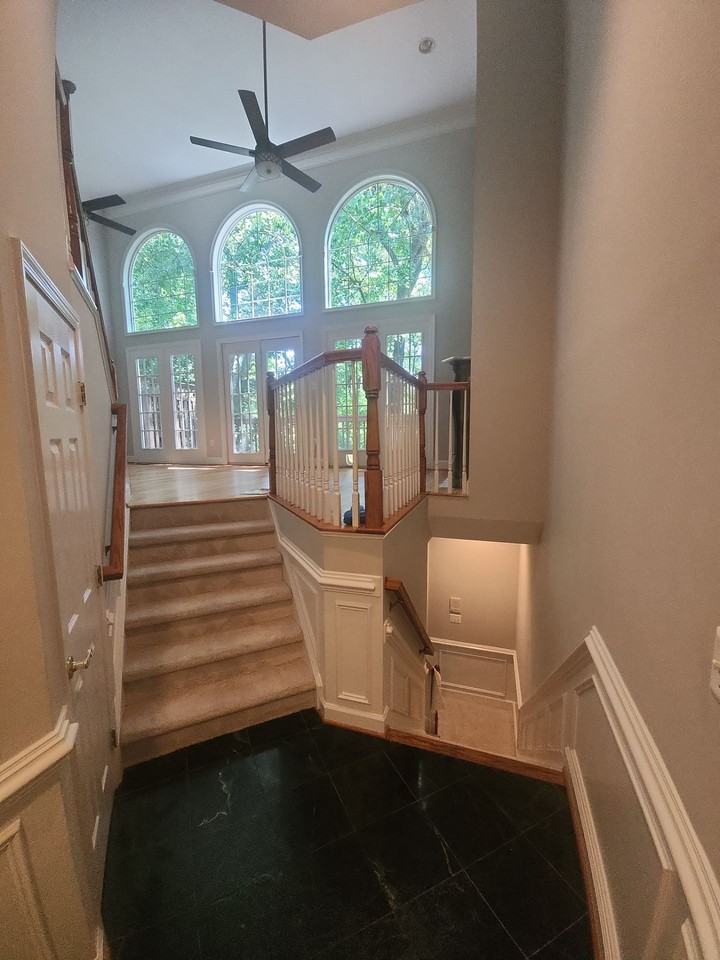 2503 Gadsby Pl - Photo 3 of 25