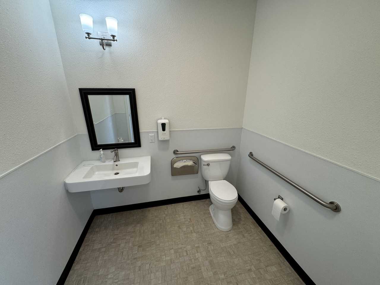 5621 Dunsmuir Ave - Photo 7 of 10