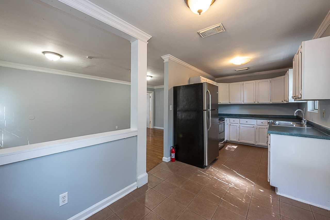 568 Stokeswood Ave Se - Photo 5 of 24