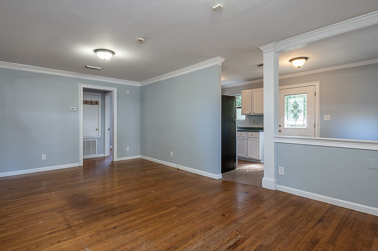 568 Stokeswood Ave Se - Photo 6 of 24