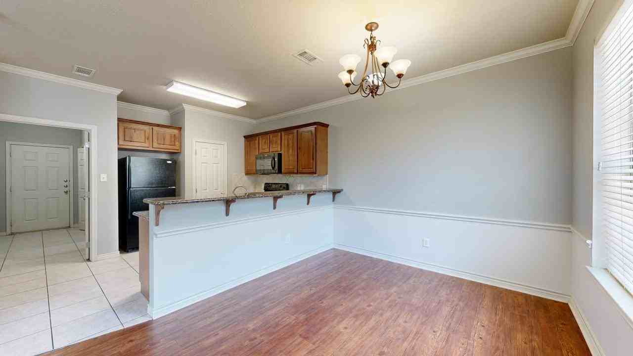 211 Forest Dr - Photo 3 of 38