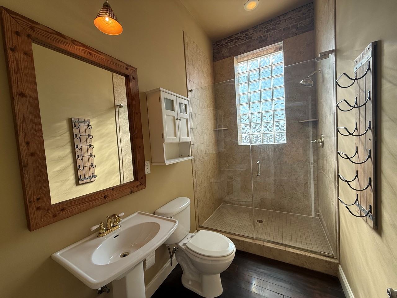 116 E Market St - Photo 3 of 12