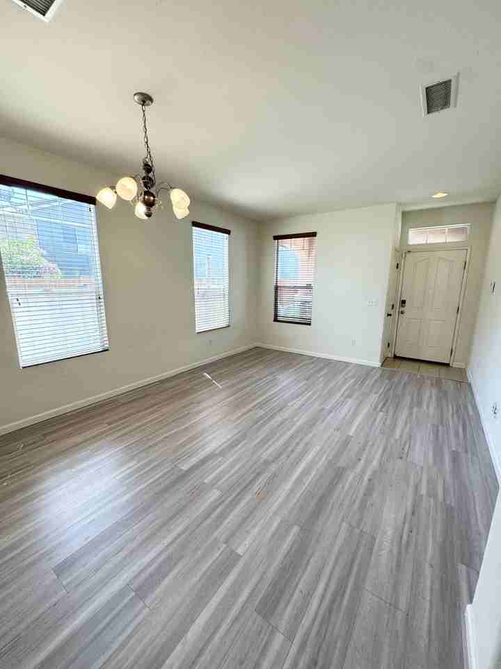 17 Hertford Cir - Photo 3 of 24