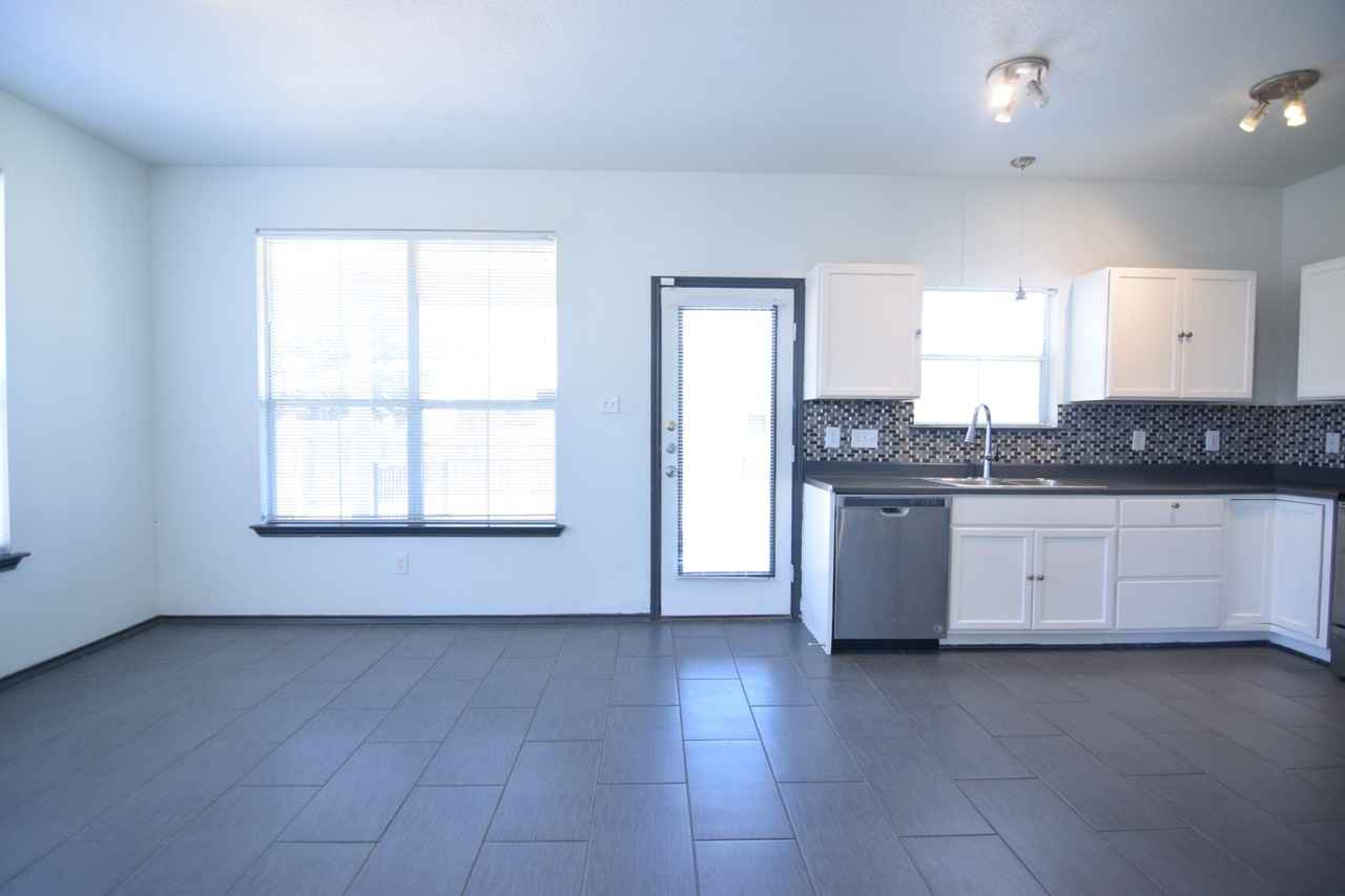 4903 Golden Gate Dr - Photo 6 of 32