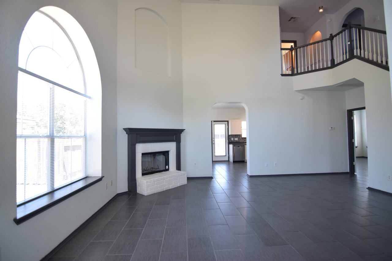 4903 Golden Gate Dr - Photo 7 of 32