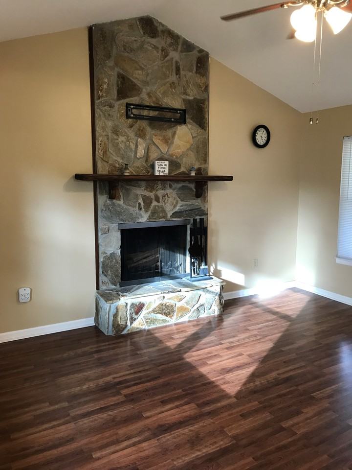 912 Spruce Ct - Photo 4 of 20