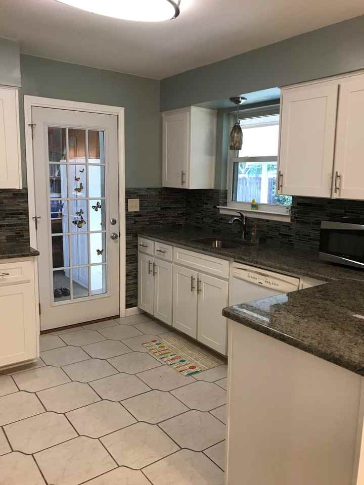 912 Spruce Ct - Photo 6 of 20