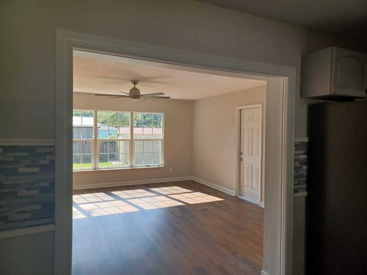 11308 N Oakleaf Ave - Photo 3 of 16