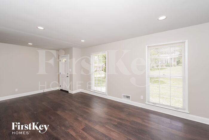 829 Jeffery Ln - Photo 2 of 15