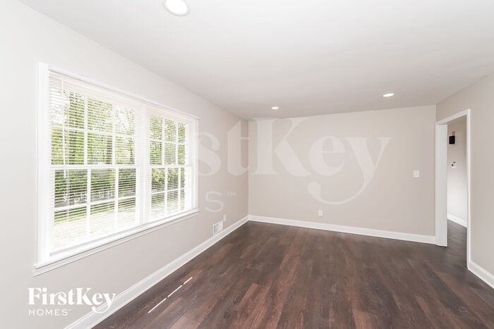 829 Jeffery Ln - Photo 3 of 15