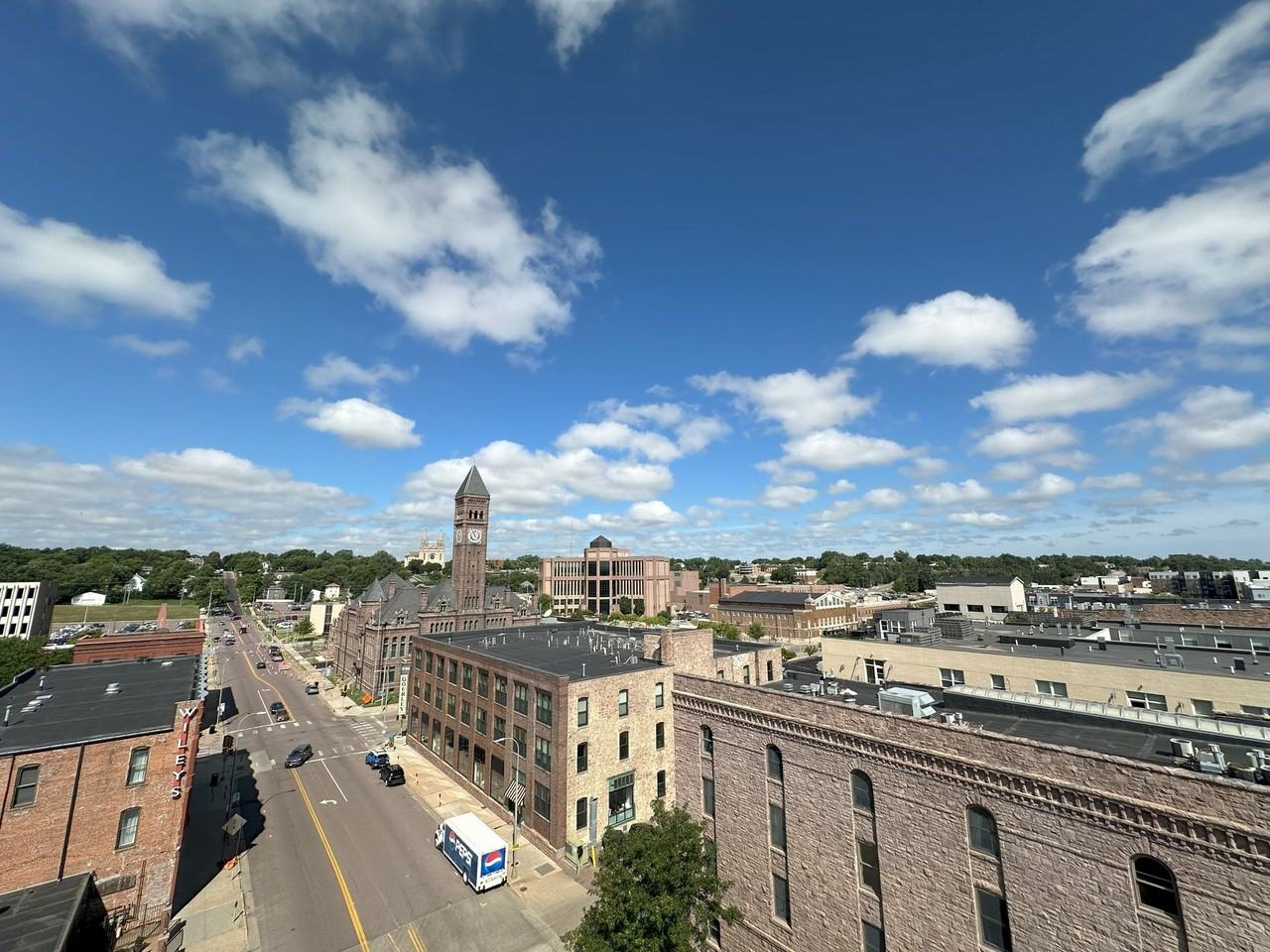 337 N Phillips Ave - Photo 2 of 16