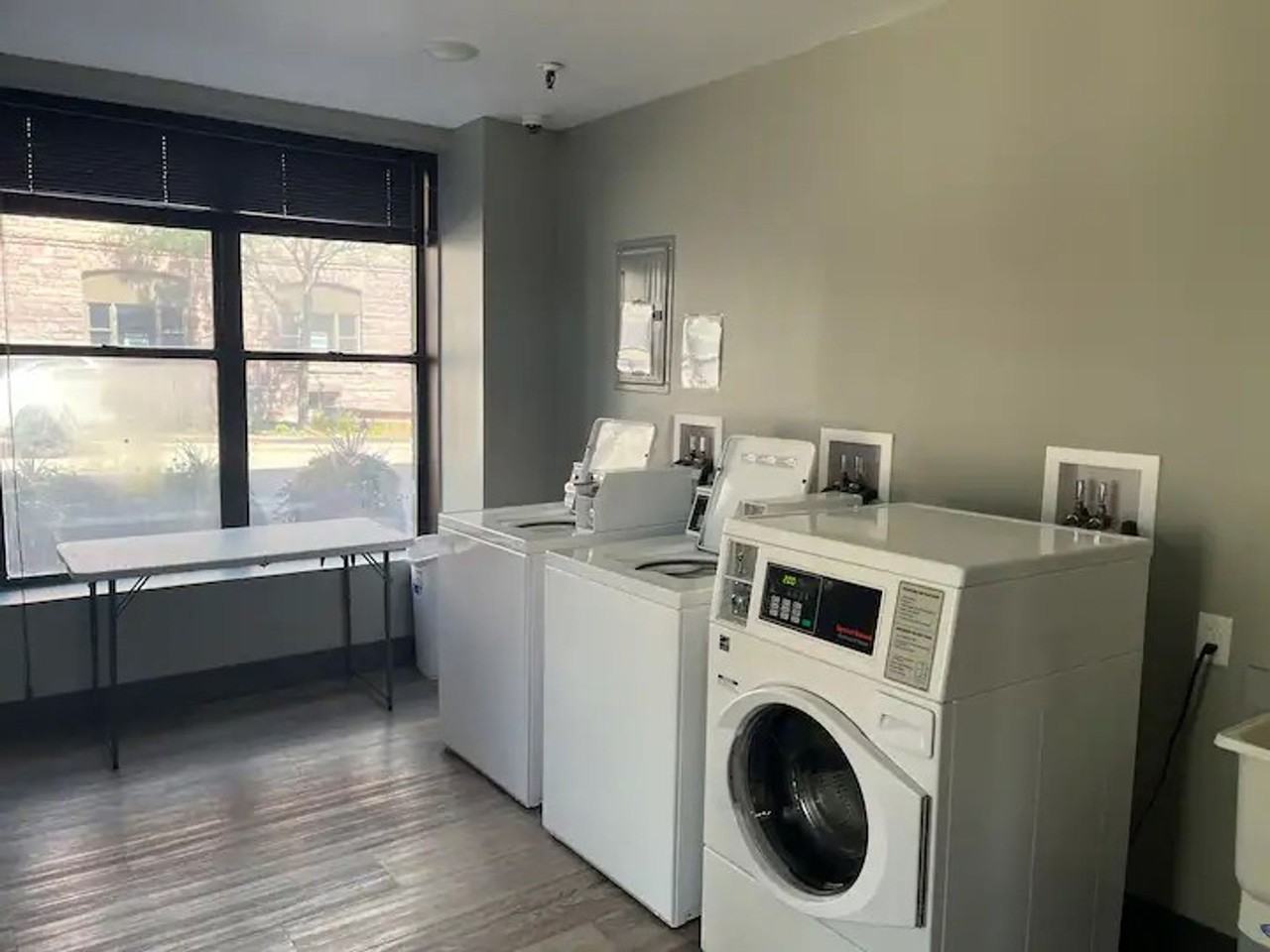 337 N Phillips Ave - Photo 3 of 16