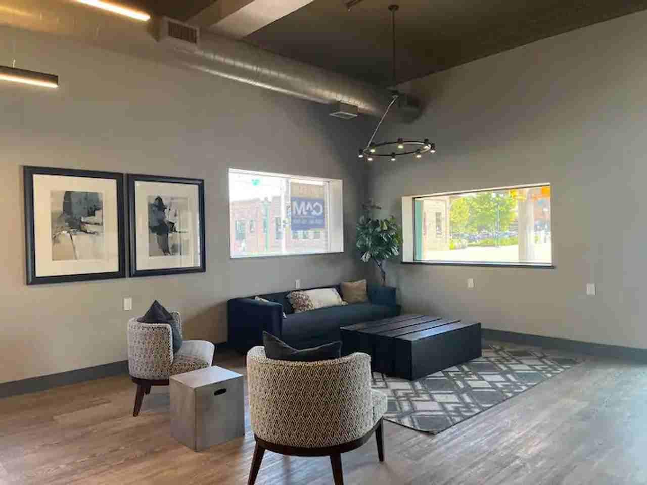 337 N Phillips Ave - Photo 4 of 16