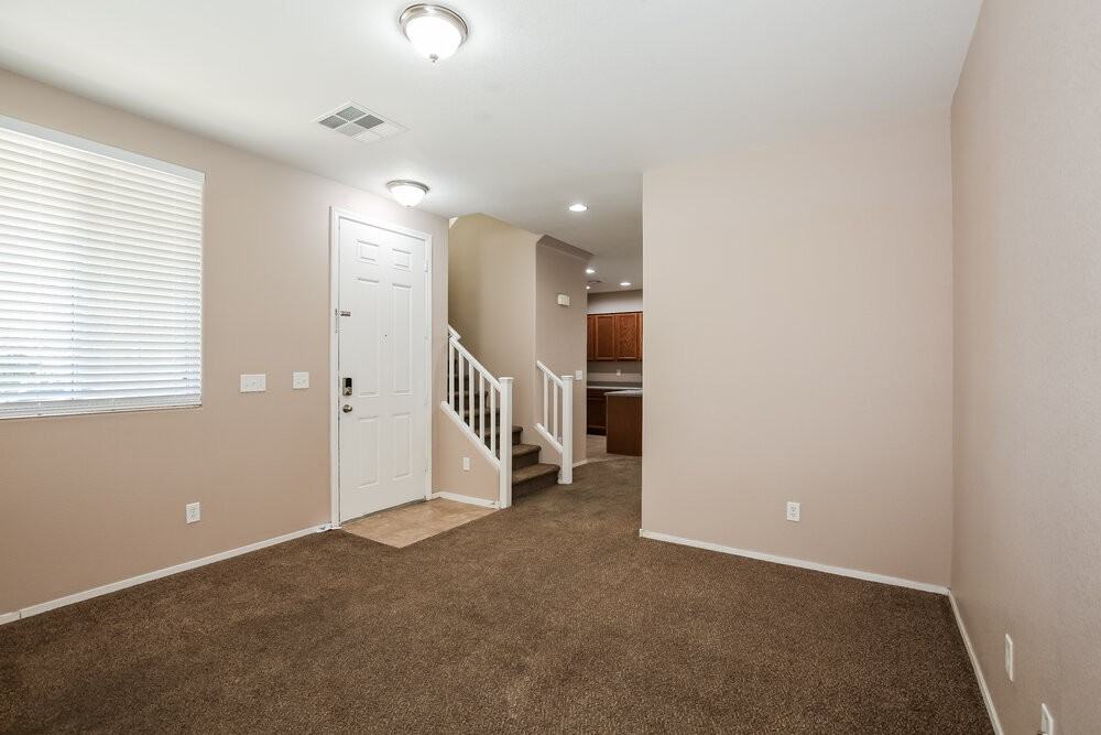 948 Wembly Hills Pl - Photo 4 of 17