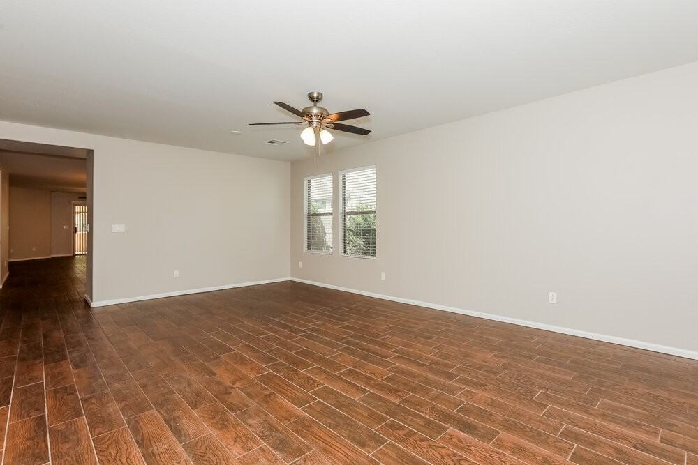 1084 S Olympic Dr - Photo 3 of 16