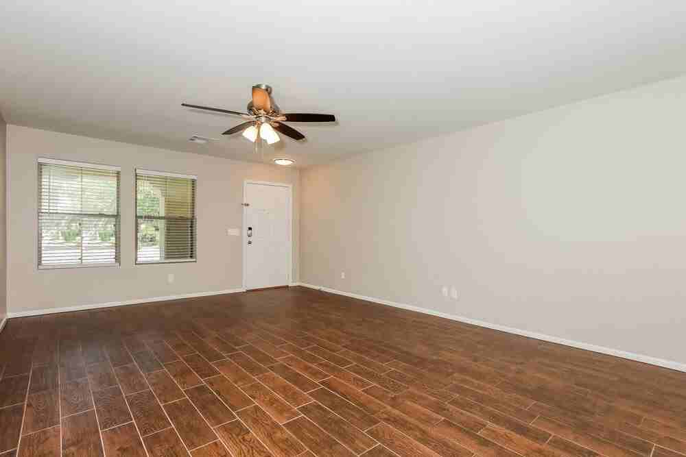 1084 S Olympic Dr - Photo 4 of 16