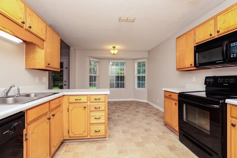 1280 Saint Andrews Dr - Photo 6 of 16