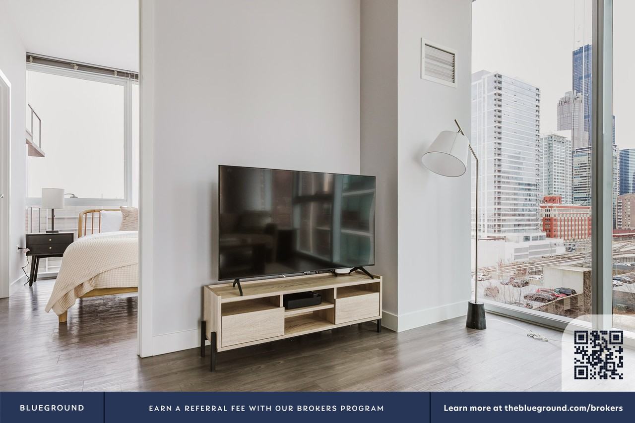 1000 South Clark Street - Photo 5 of 50