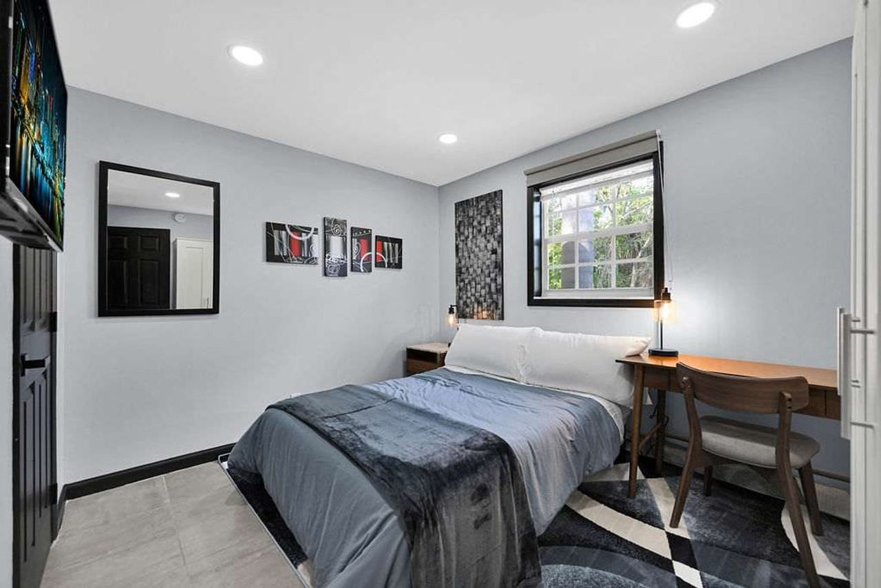 621 Northeast 28th Street #1018317P - Photo 4 of 37