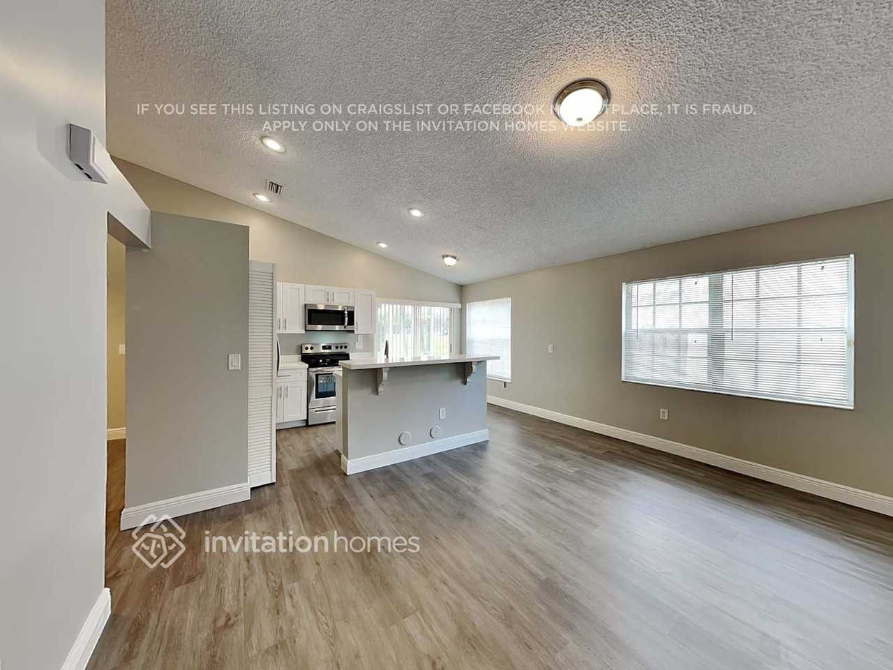 3350 Nw 78th Ave - Photo 4 of 18