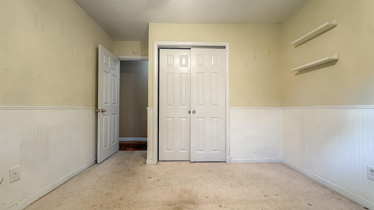 1346 Tallwood St - Photo 4 of 34