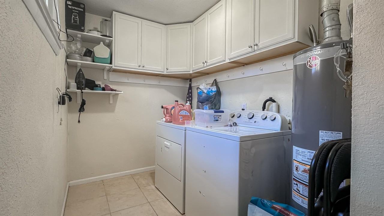 1346 Tallwood St - Photo 5 of 34