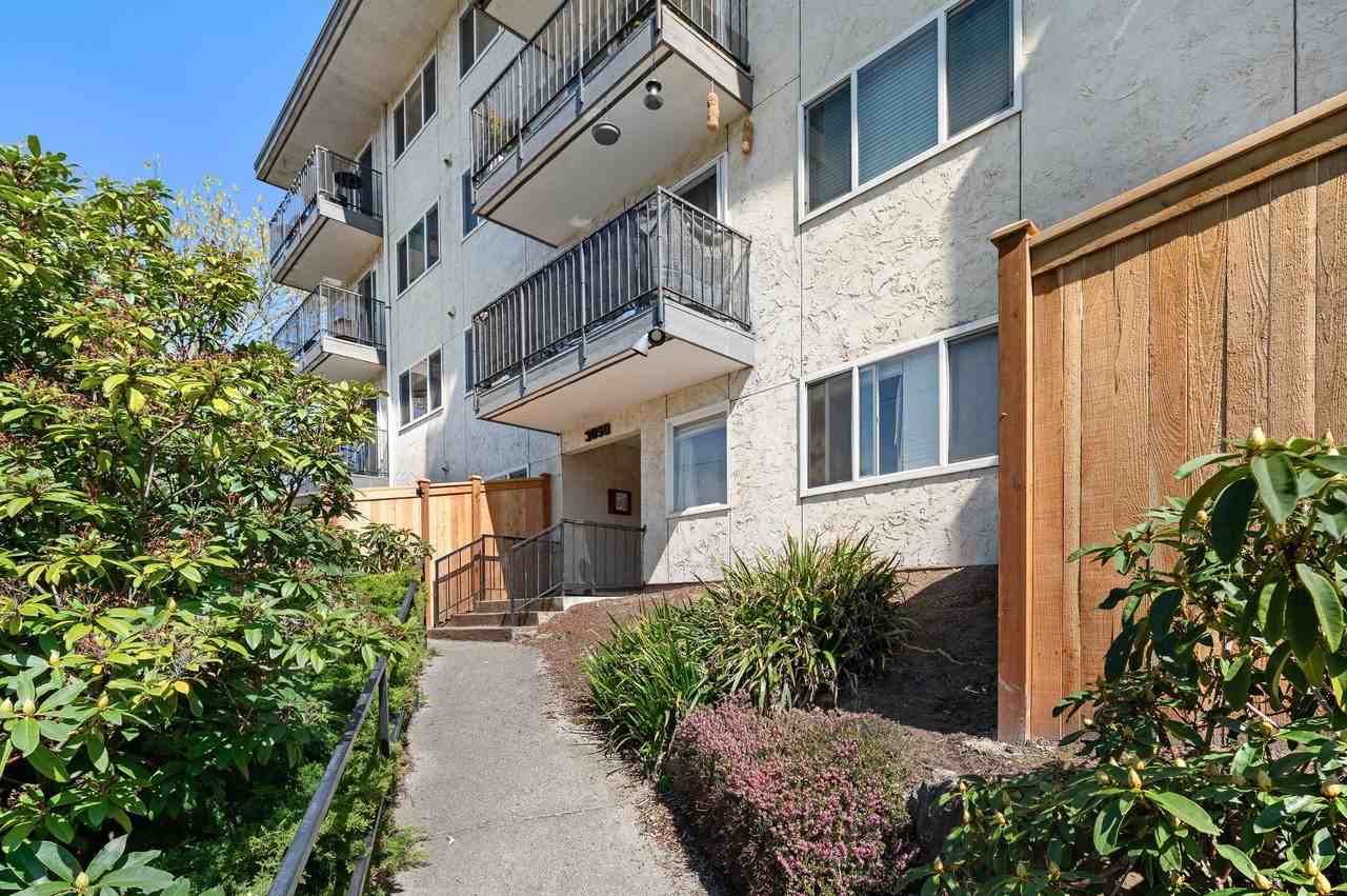 D14 Apartments - Photo 4 of 8