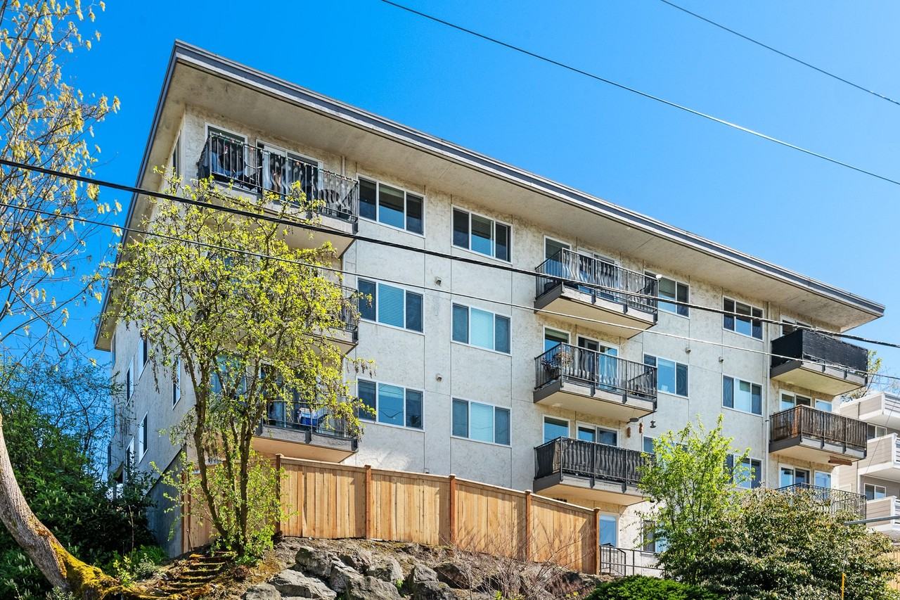 D14 Apartments - Photo 7 of 8