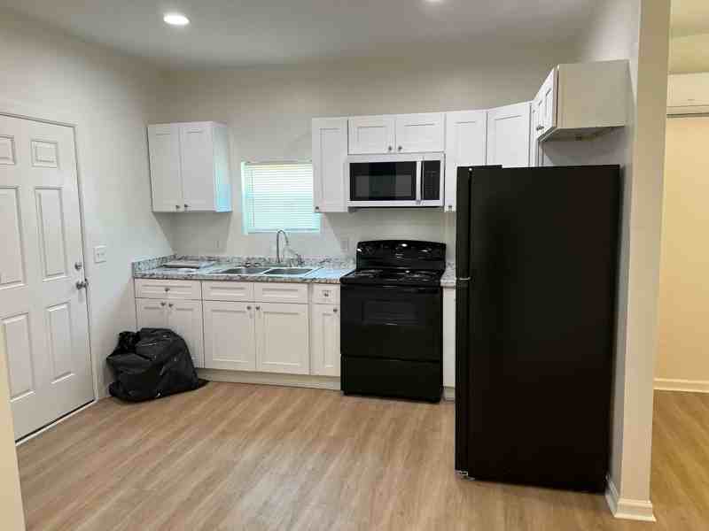 403 Auburn Rd - Photo 2 of 9