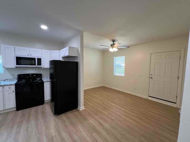 403 Auburn Rd - Photo 3 of 9