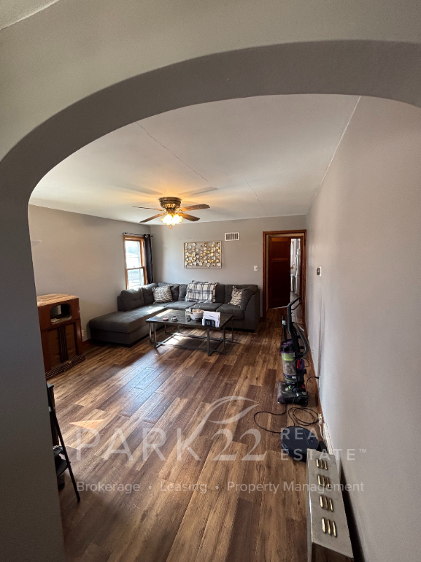 1813 E Norwich Ave - Photo 3 of 20