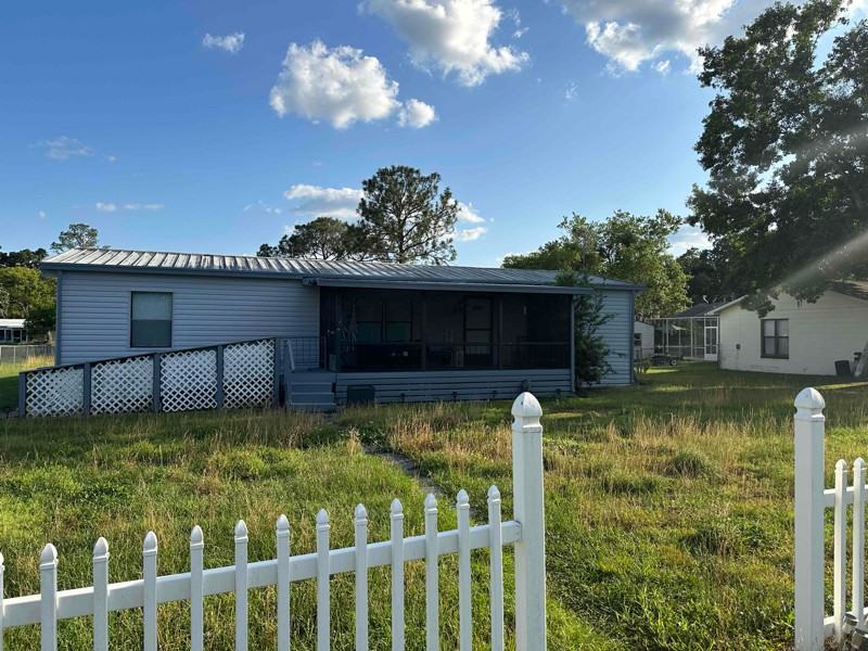 265 Waterview Dr - Photo 2 of 18