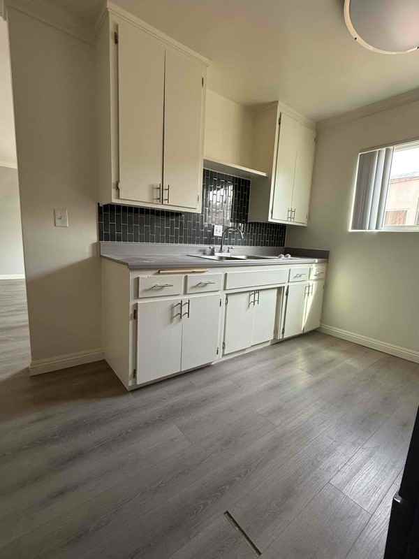 8757 Owensmouth Ave #8 - Photo 3 of 10