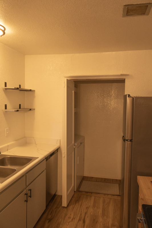 25084 Cobb Dr - Photo 2 of 12