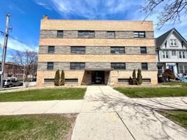 featured image of 2600 E Kenwood Blvd