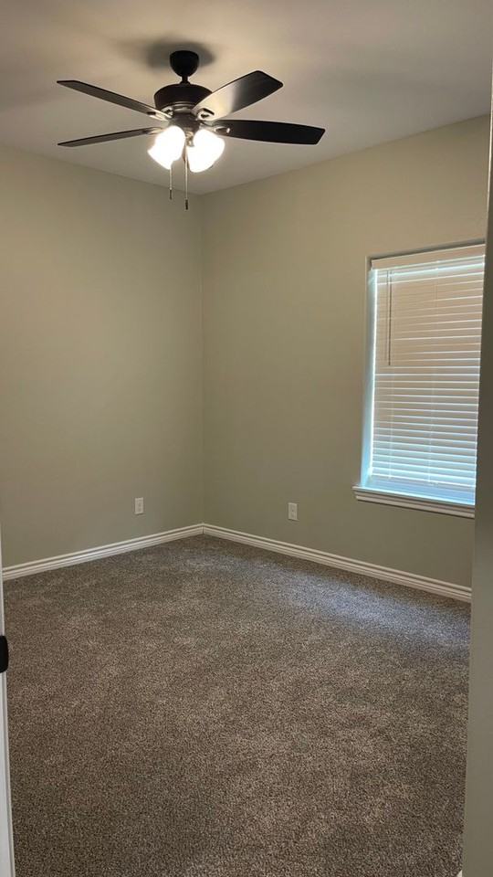 307 Mackechney St - Photo 3 of 11